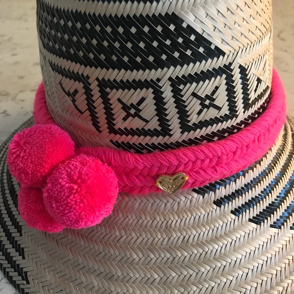 NWT 🌟Beautiful and unique hat - Picture 2 of 4